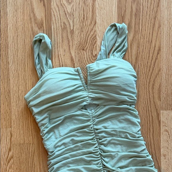 Dress in Light Green Mermaid style - Picture 2 of 4